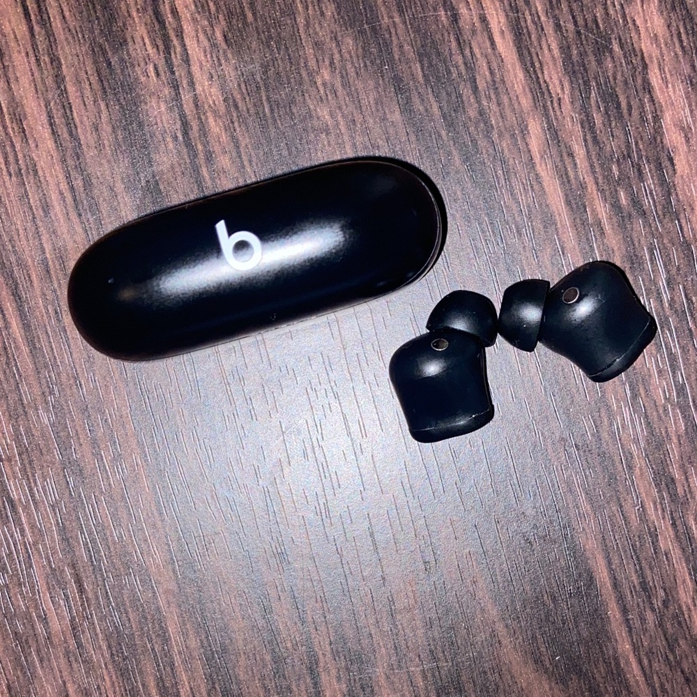 Beats Black Wireless Earbuds with Charging Case